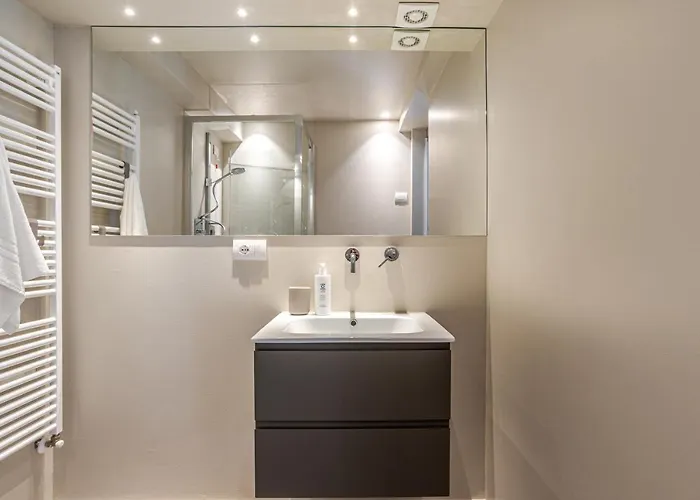 Brunate - By Myhomeincomo アパート