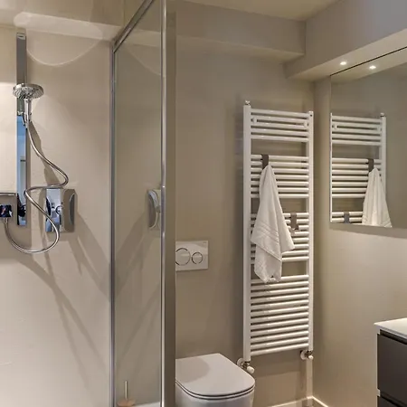 Brunate - By Myhomeincomo *